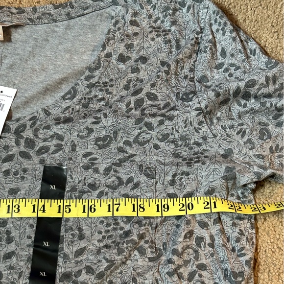 Banana Republic Woman’s Gray Shirt NWT XL - Picture 5 of 5